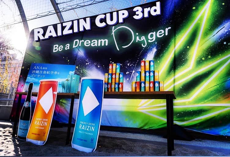 西村晃一さんのインスタグラム写真 - (西村晃一Instagram)「RAIZIN CUP 3rd in Shibuya Miyashita park 12/19.20  19日は4人制。 20日は2人制の大会を開催。 4人制はビーチバレーの裾野を拡げる事を目標に16チーム参加募集し、ビーチバレーをしたことのない方もたくさん出場していただき会社企業の社長やタレント、アスリート、学生などいろんなジャンルの方々が本気で楽しんでプレーされている姿を見て本当に感動しました。 2人制は、大学チャンピオンチームなど学生チームにも出場してもらい、トップチームとプレーする機会を作り、 ビーチバレーの若手選手の底上げに繋がることを意図して開催しました。 寒い中この時期、この状況下で大会が開催出来たこと、皆様に感謝します。 特別協賛、大正製薬様、特別協力、渋谷テレビジョン、渋谷横丁、セラビイ、Royal Riviela、ゲストの皆様、応援いただいた皆さん、ボランティアのみんな、出場選手のみんな、本当にありがとうございました。来年も渋谷宮下パークビーチで、いろんなカテゴリーの大会を開催し、ビーチバレー、ビーチスポーツ、さらにはスポーツが盛り上がる様、仕掛けて行きたいと思います。 どんどん何か企画等あればDMください。  #Raizincup #beachvolleyRAIZINCUP #渋谷宮下パーク #宮下パークビーチ @raizin_taisho  @royalriviera_japan  @koichi.nishimura」12月24日 5時35分 - koichi.nishimura