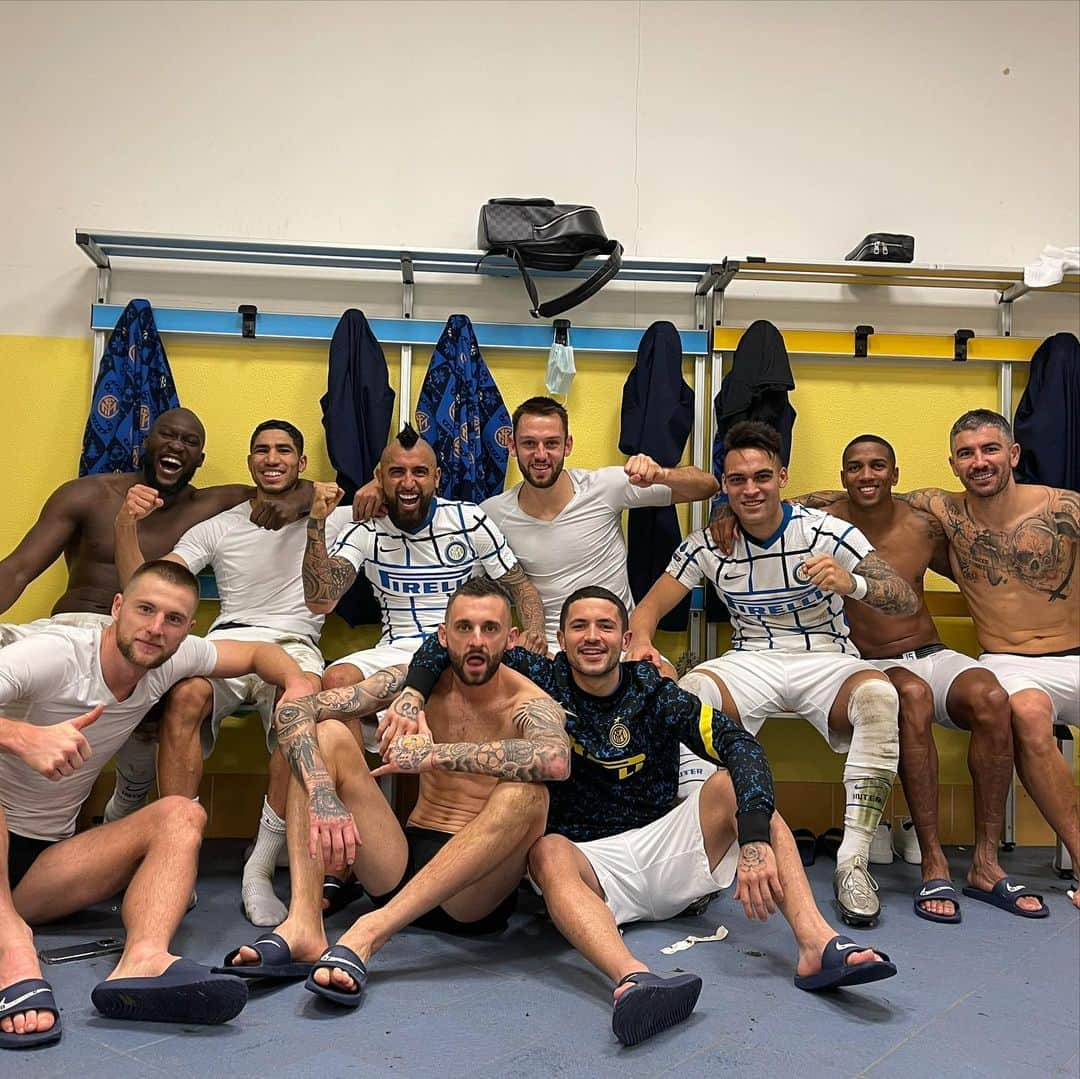 アルトゥーロ・ビダルさんのインスタグラム写真 - (アルトゥーロ・ビダルInstagram)「bravissimi ragazzi💪🏽💪🏽💪🏽 +3  forza @inter🖤💙 😉👑💪🏽」12月24日 5時50分 - kingarturo23oficial