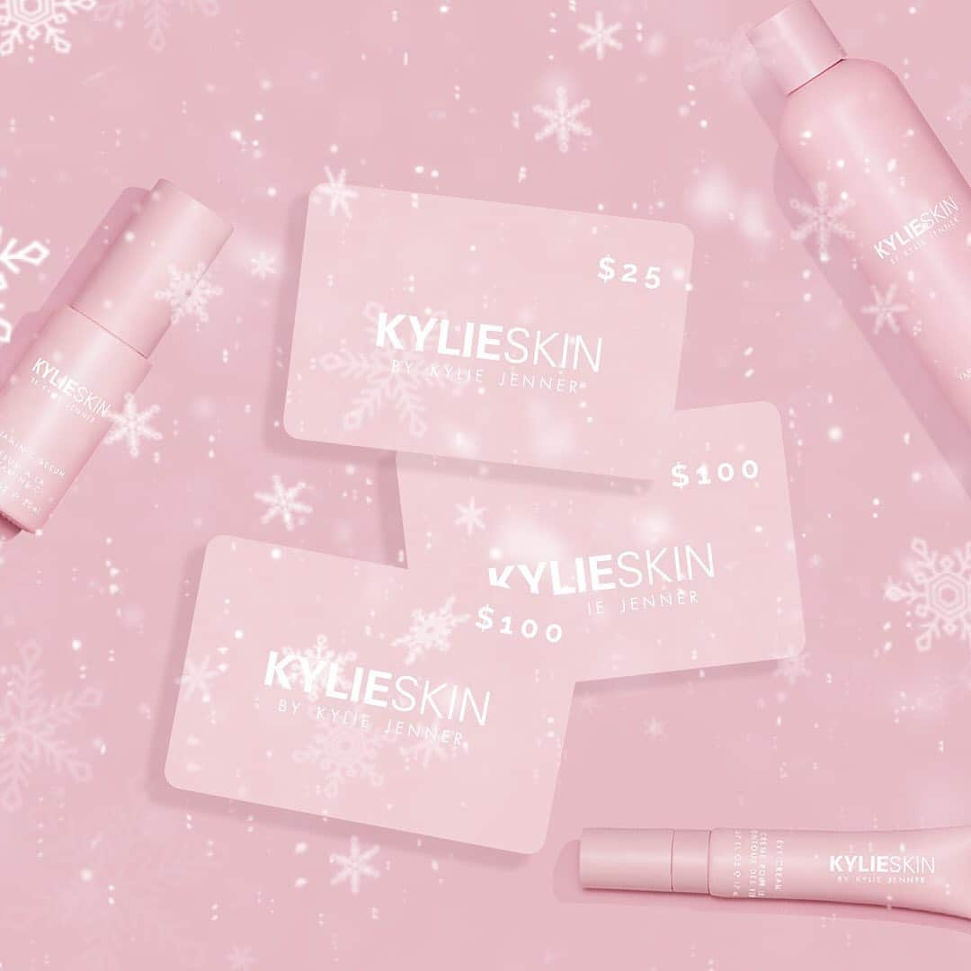 クリス・ジェンナーさんのインスタグラム写真 - (クリス・ジェンナーInstagram)「Kylie’s digital gift cards make for the perfect last minute holiday shopping gifts!! 🎁✨ You can purchase yours now on KYLIESKIN.COM & KYLIECOSMETICS.com! @kylieskin @kyliecosmetics @kyliejenner 💝」12月24日 5時56分 - krisjenner