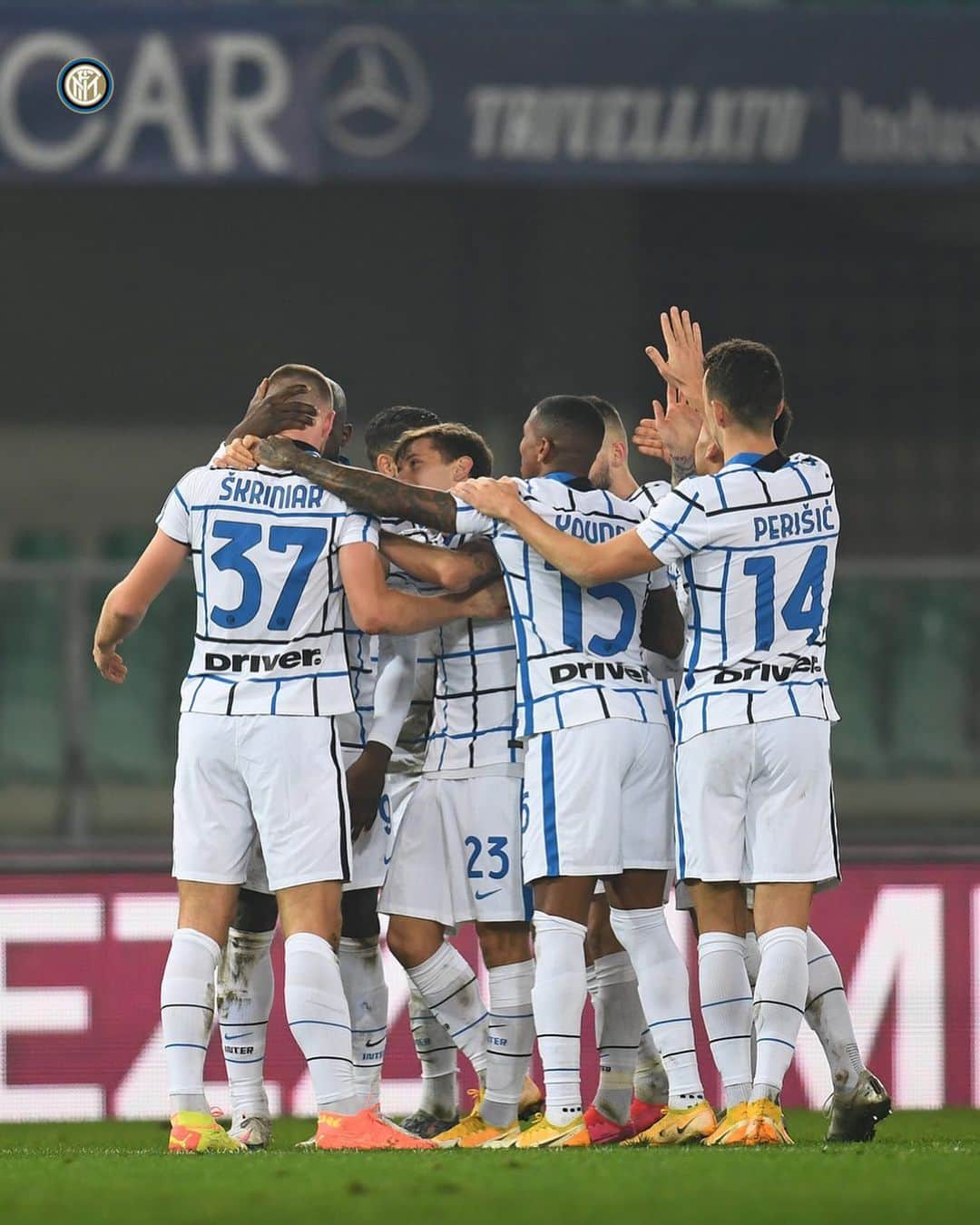 マッテオ・ダルミアンのインスタグラム：「Altra grande vittoria per concludere l’anno nel migliore dei modi!! 🎅 Let’s go +3 👊⚫🔵 @Inter  #VeronaInter #ForzaInter #SerieA」