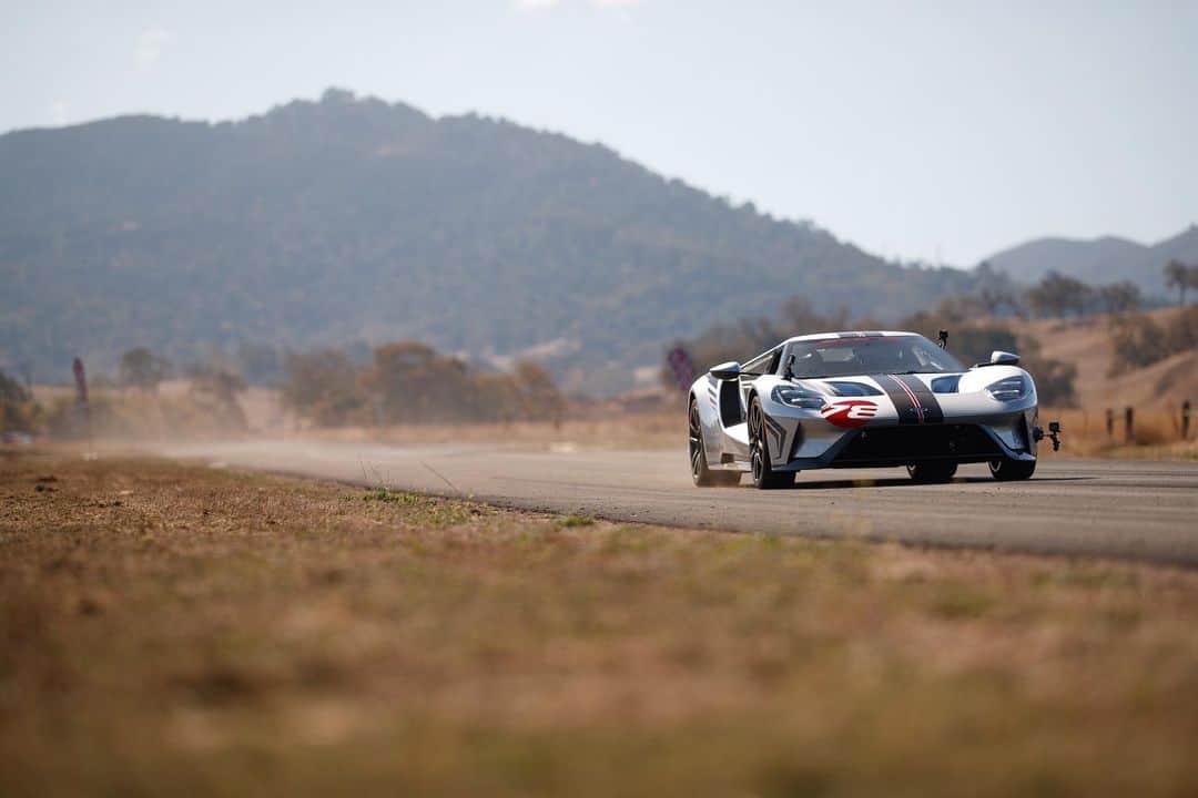 ケン・ブロックさんのインスタグラム写真 - (ケン・ブロックInstagram)「BIG thanks to @DavidBorla and @BorlaExhaust - not just for bringing out their Ford GT “Carbon Series” for a Hoonicorn Vs The World race - but for also being such a rad partner to work with this year! It’s products like this carbon fiber and titanium exhaust (made in USA) that gets me excited about working on more new projects together in the future. Thank you David and Borla! #BorlaExhaust #HoonicornVsTheWorld #FordGT」12月24日 6時08分 - kblock43