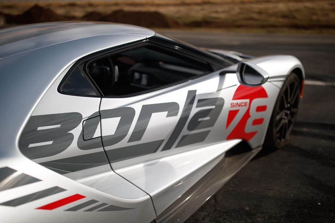 ケン・ブロックさんのインスタグラム写真 - (ケン・ブロックInstagram)「BIG thanks to @DavidBorla and @BorlaExhaust - not just for bringing out their Ford GT “Carbon Series” for a Hoonicorn Vs The World race - but for also being such a rad partner to work with this year! It’s products like this carbon fiber and titanium exhaust (made in USA) that gets me excited about working on more new projects together in the future. Thank you David and Borla! #BorlaExhaust #HoonicornVsTheWorld #FordGT」12月24日 6時08分 - kblock43