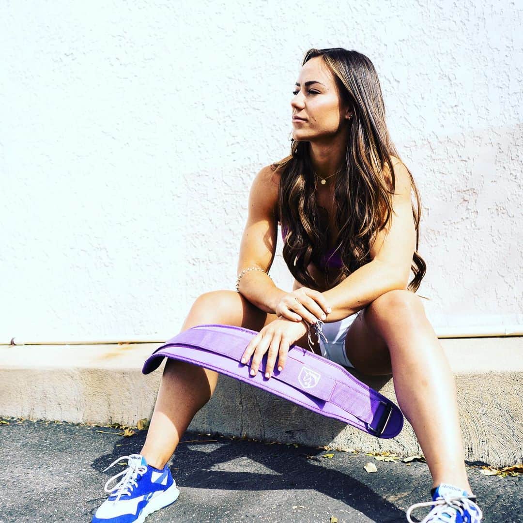 Camille Leblanc-Bazinetさんのインスタグラム写真 - (Camille Leblanc-BazinetInstagram)「⭐️🎄Give Away 🎄⭐️  We are giving away 5 weightlifting belt, 4 long sleeve and 4 tank top 🙌🏽🙌🏽  How to participate: 1- folle @camillelbaz and @feroce_fitness_  2- like this post 3- tag your friend in the comment (1 tag = 1 entry) Unlimited entry 4- write your size   Winners will be announced on the 26th 🎄⭐️♥️」12月24日 6時14分 - camillelbaz