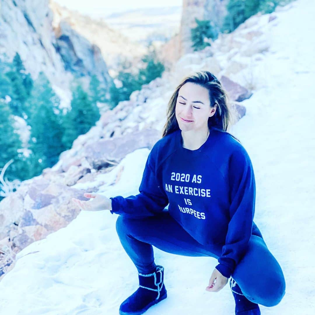 Camille Leblanc-Bazinetさんのインスタグラム写真 - (Camille Leblanc-BazinetInstagram)「⭐️🎄Give Away 🎄⭐️  We are giving away 5 weightlifting belt, 4 long sleeve and 4 tank top 🙌🏽🙌🏽  How to participate: 1- folle @camillelbaz and @feroce_fitness_  2- like this post 3- tag your friend in the comment (1 tag = 1 entry) Unlimited entry 4- write your size   Winners will be announced on the 26th 🎄⭐️♥️」12月24日 6時14分 - camillelbaz