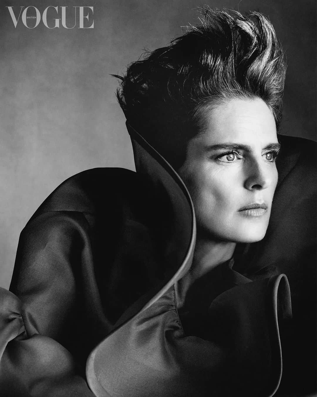 のインスタグラム：「So sad to hear that the great Stella Tennant has died. I had the chance to work with Stella a few times over the last 15 years and I’ve always admired both her work and the way she carried herself throughout her career. Her unique beauty was unmistakable and unforgettable. She was a “models model” in every sense of the phrase and a true muse to many of the great talents of our era. My heart goes out to her family, especially her 4 children during this tragic time. 🖤 #stellatennant」