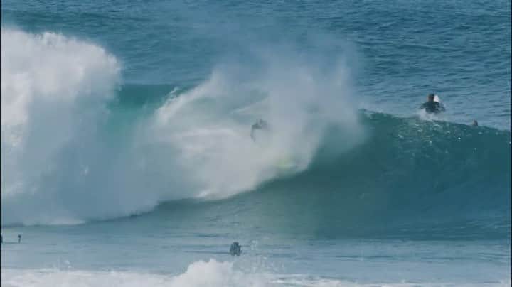 ジョン・ジョン・フローレンスのインスタグラム：「Thank you everyone for the messages! I wanted to share the new edit we just put on our channel from the week before the Pipe Masters. Link is in my bio. @nathan_florence @ivanflorence_ ⚡️」