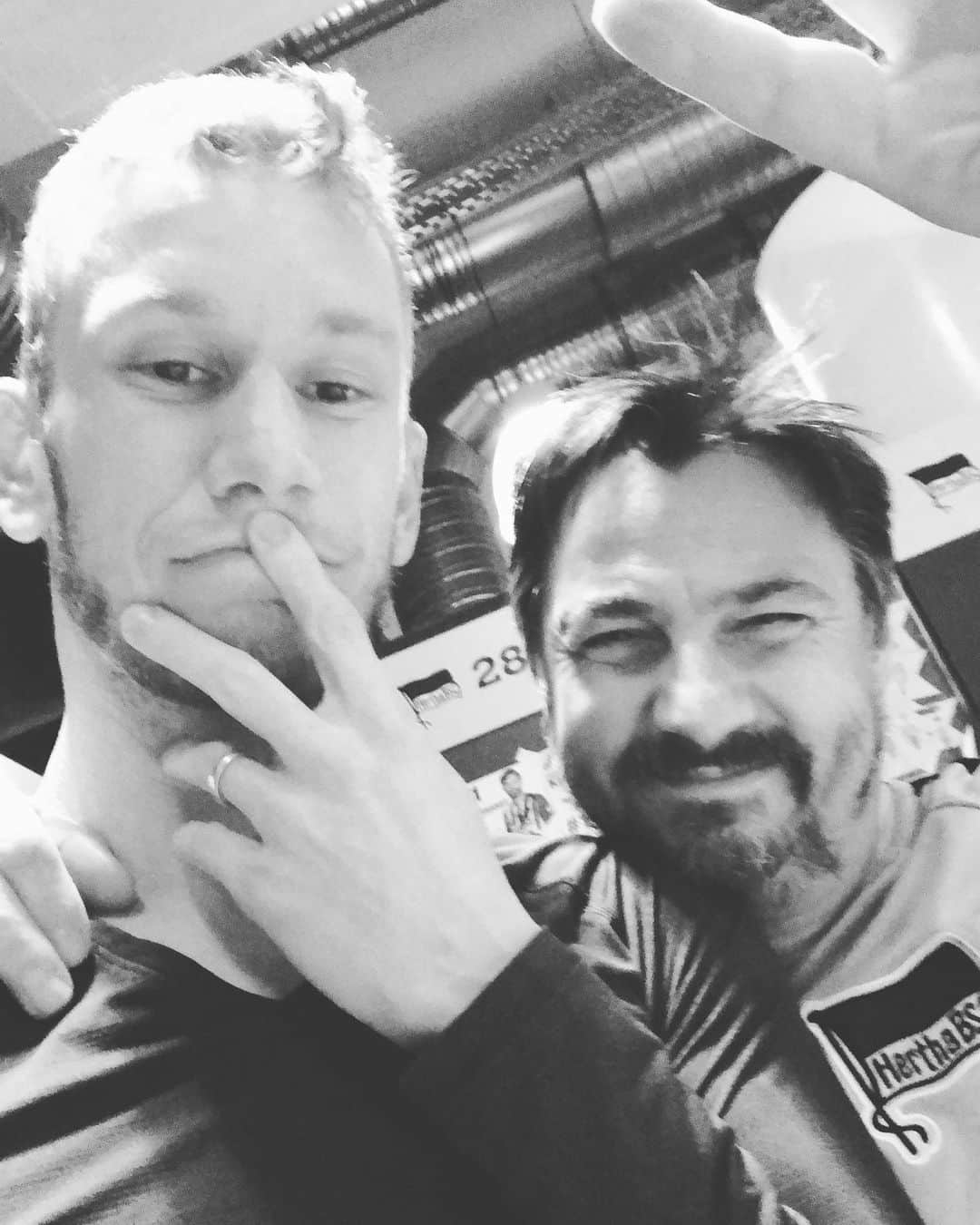 ファビアン・ルステンベルガーのインスタグラム：「David 12 Jahre sind wir gemeinsam durch Höhen und Tiefen gegangen. Ich danke dir für deinen Einsatz, deine Treue und deine Leidenschaft für die alte Dame🙏🏼🙏🏼 wir verlieren einen tollen Menschen, der mehr als nur ein guter Freund für mich und meine Familie war😢😢 du hast immer einen Platz in unseren Herzen♥️♥️ Ruhe in Frieden mein Freund🙏🏼🙏🏼」