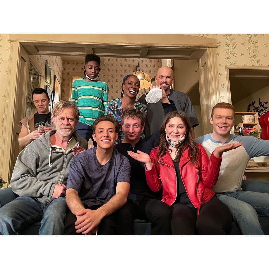 キャメロン・モナガンのインスタグラム：「#Shameless Christmas cards」