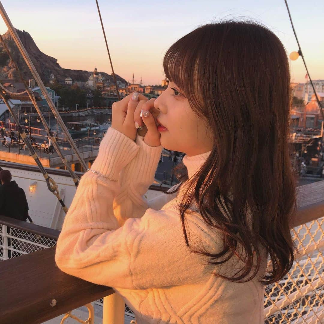 河本景さんのインスタグラム写真 - (河本景Instagram)「Disney行ってきました〜🙈 少しずつ投稿します🤤 ブレスレットはファンの子にいただいもので、最近ずっとつけてます🍒🤍 お洋服はタグ付けしてます☺︎  ※撮影時のみマスク外しております。」12月23日 21時41分 - onkeikein