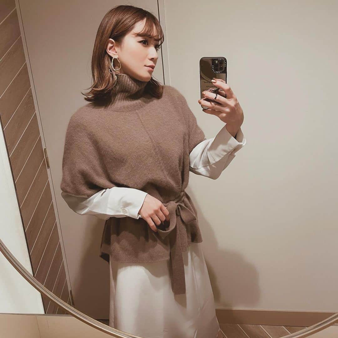 咲月美優のインスタグラム：「☽ . 𝐂𝗼𝗼𝐫𝐝𝐢𝐧𝐚𝐭𝐞🤎 . ブラウンコーデに合う ゴールドアクセを集めたい欲🥺✨ . . #coordinate  #ootd #frayid  #ブラウンコーデ .」