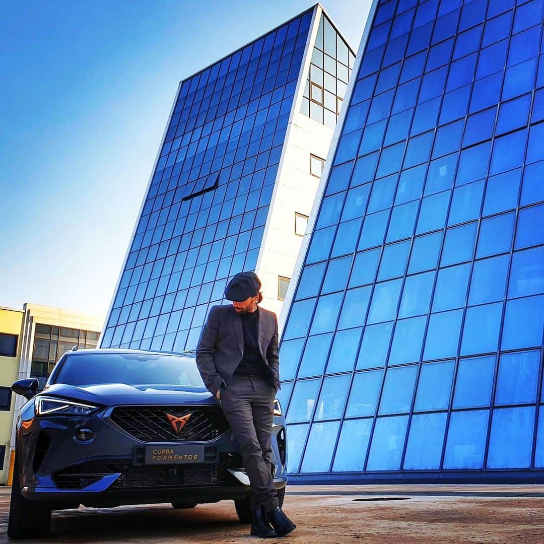 ルーカス・カストロのインスタグラム：「#CUPRAformentor è arrivata a #ferrara ... semplicemente un altro livello #CUPRAgarageferrara @autopo_cupra_ferrara  #autocupra #cupra #formentor #prestazioni #cuoresportivo #ferrara #adv」