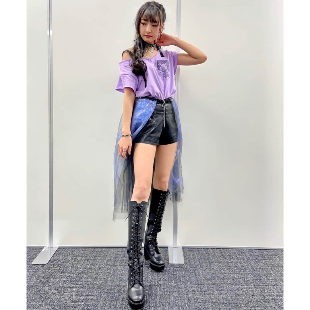 岡本怜奈さんのインスタグラム写真 - (岡本怜奈Instagram)「♡﻿ #生誕Tシャツ 💜﻿ ﻿ 15歳になったれなの、﻿ 2020生誕記念Tシャツ👚🔮﻿ ﻿ 色々アレンジしてみたよ〜✂️﻿ ﻿ どのコーデが好きですか👀？？﻿ ♡﻿ ♡﻿ #nmb48 #岡本怜奈 #れなたん #たんたんコーデ﻿ #生誕T #15th #パープル #紫 #Tシャツアレンジ﻿ #Tシャツコーデ #クールコーデ #キュートコーデ #fashion #ファッション#happy #Instagood」12月23日 22時06分 - renatan1222