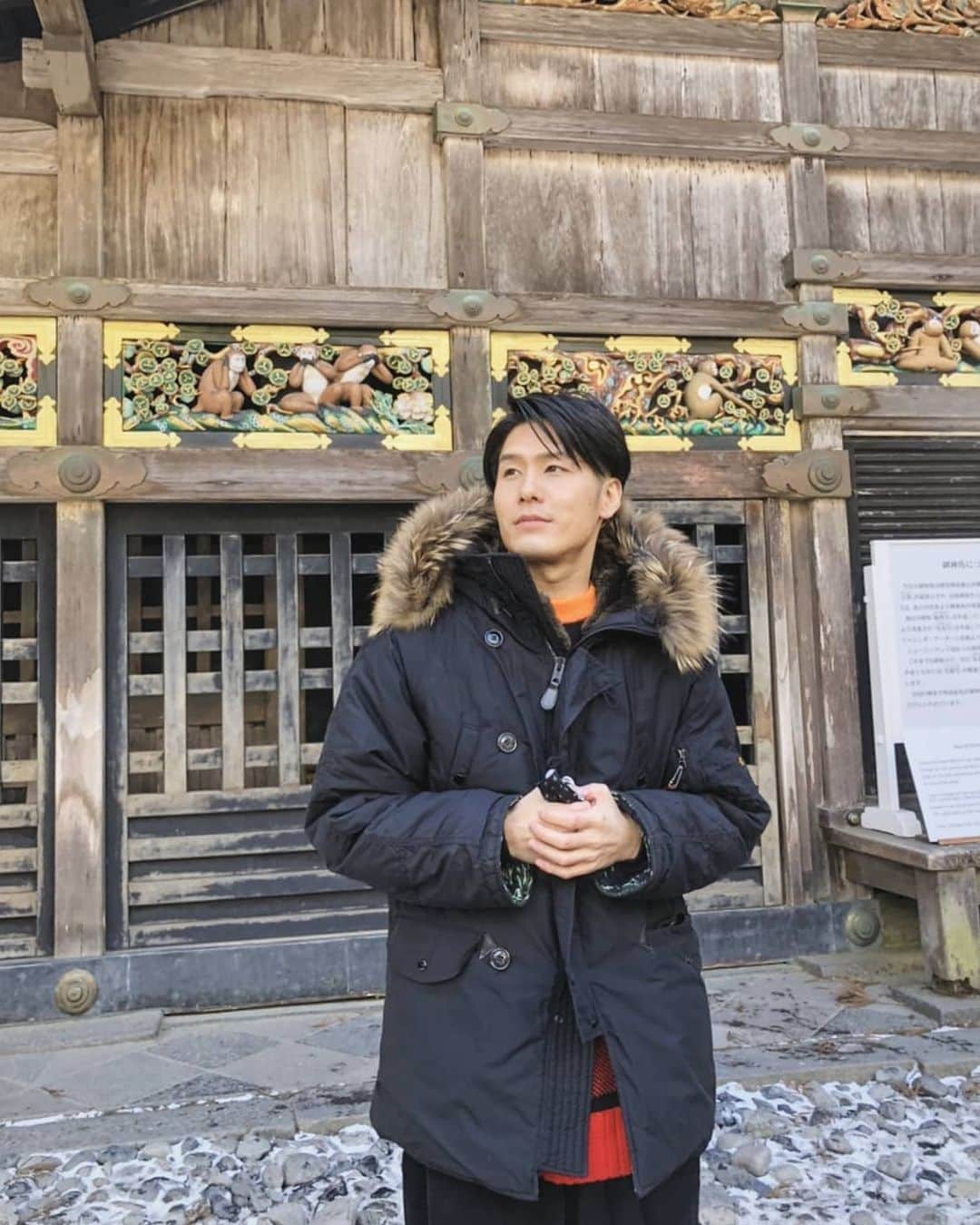 梅川壱ノ介（舞踊家）のインスタグラム：「見ざる、聞かざる、言わざる  𝙎𝙚𝙚 𝙣𝙤 𝙚𝙫𝙞𝙡, 𝙝𝙚𝙖𝙧 𝙣𝙤 𝙚𝙫𝙞𝙡, 𝙖𝙣𝙙 𝙨𝙥𝙚𝙖𝙠 𝙣𝙤 𝙚𝙫𝙞𝙡 ￣￣￣￣￣￣￣￣￣￣￣￣￣￣￣￣￣￣￣￣￣￣￣ 先日はYouTubeの撮影で日光へ、行ってきました。寒かったけど、気持ち良かったぁー❗  観光名所、温泉、美味しい食べ物などご紹介します☝️少し旅行気分で楽しんで頂けると思います🏔️  YouTubeのアップ、お楽しみに✨  番組の最後は勝手にベスト３をつけますので参考になさってください👍😆😉www  YouTube始めました❗ 【チャンネル名】Ichinosuke https://www.youtube.com/watch?v=ulhFprFGuBw&t=9s  それじゃあ、みんな、次回までハピネスね☆  #梅川壱ノ介 #日本舞踊 #舞踊家 #伝統芸能 #日本文化 #にほん #伝統美 #日本の四季 #日本の美 #自然 #日光東照宮 #日光 #名所 #YouTube #ユーチューブ #見ざる聞かざる言わざる #温泉 #名物」