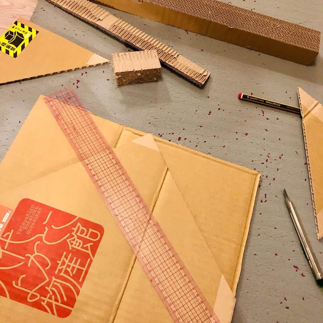 池田有希子さんのインスタグラム写真 - (池田有希子Instagram)「私、こんな夜に何を始めてしまったんだろう。  #cardboardhouse」12月23日 22時11分 - yukikoikeda