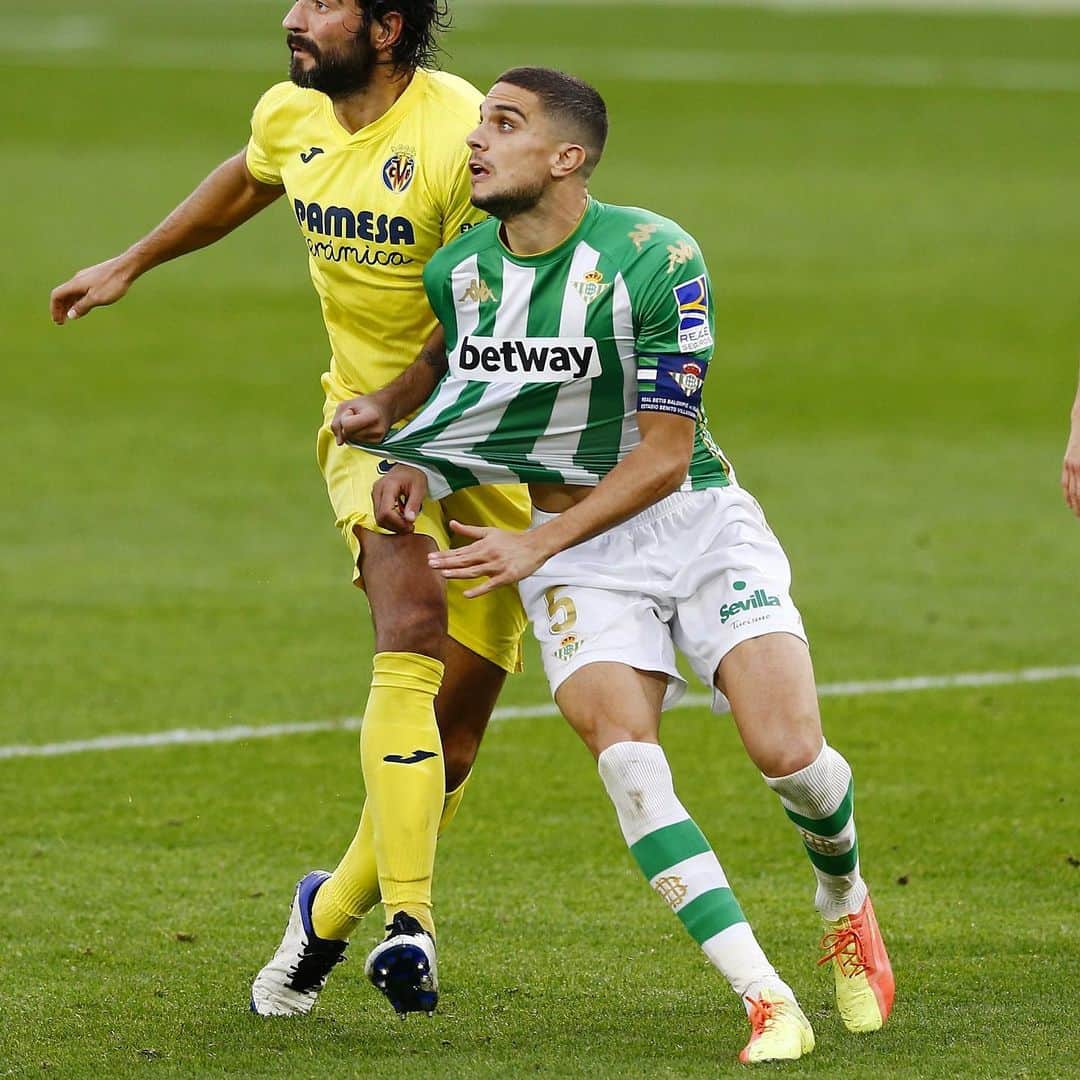 マルク・バルトラのインスタグラム：「Después de un tiempo entrenando y jugando con dolor, el talón ha dicho basta.  Me toca animar y ayudar desde fuera como un Bético más.  Desde ya, sólo pienso en recuperarme lo antes posible para volver más fuerte que nunca y poder ayudar al equipo estando al 100% . Vamos equipo, vamos Betis. 🙏🏼🙌🏼」