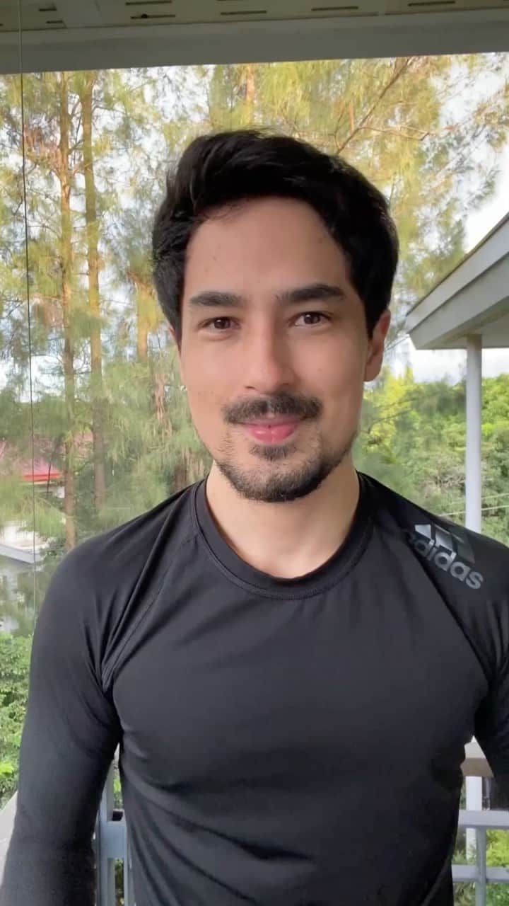 のインスタグラム：「Had the chance to film a quick workout routine that I’ve done through out this year that’s helped me stay in shape. Valuing health has been very important as we all know, and for just a little effort it can come a long way. It’s all about keeping consistent! Tracking my progress was very easy using my @huaweimobileph GT 2 pro watch, and what better gift to get just in time for Christmas 🎄 #PowerOnYourWrist   With P2,099 worth of entertainment package if you buy until January 17, 2020」