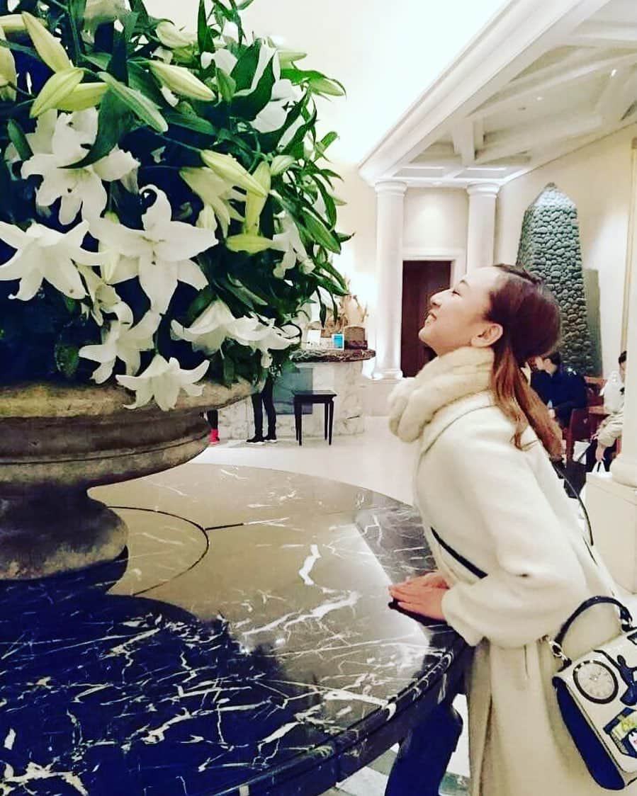 茉玲さや那のインスタグラム：「﻿ ﻿ 何年か前の今日みたい‪‪☺︎‬﻿ ﻿ このゆりの花﻿ とってもいい香りだったんです‪‪☺︎‬﻿ ﻿ ﻿」