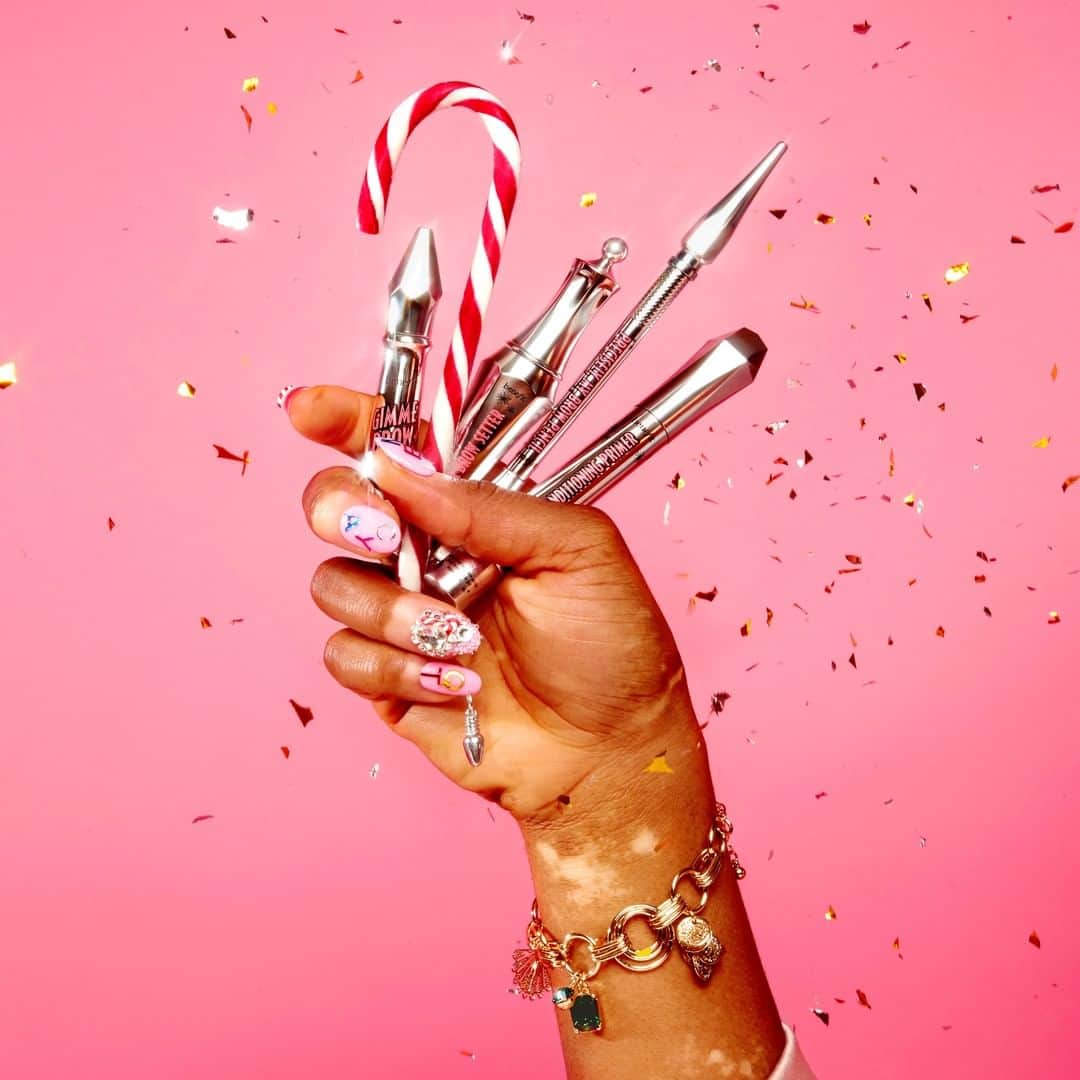 Benefit Cosmetics UKさんのインスタグラム写真 - (Benefit Cosmetics UKInstagram)「Just 2 more sleeps Benebabes! Santa, if you're listening, we'd love all things Benefit brows and a private island to escape to 😅」12月23日 22時19分 - benefitcosmeticsuk