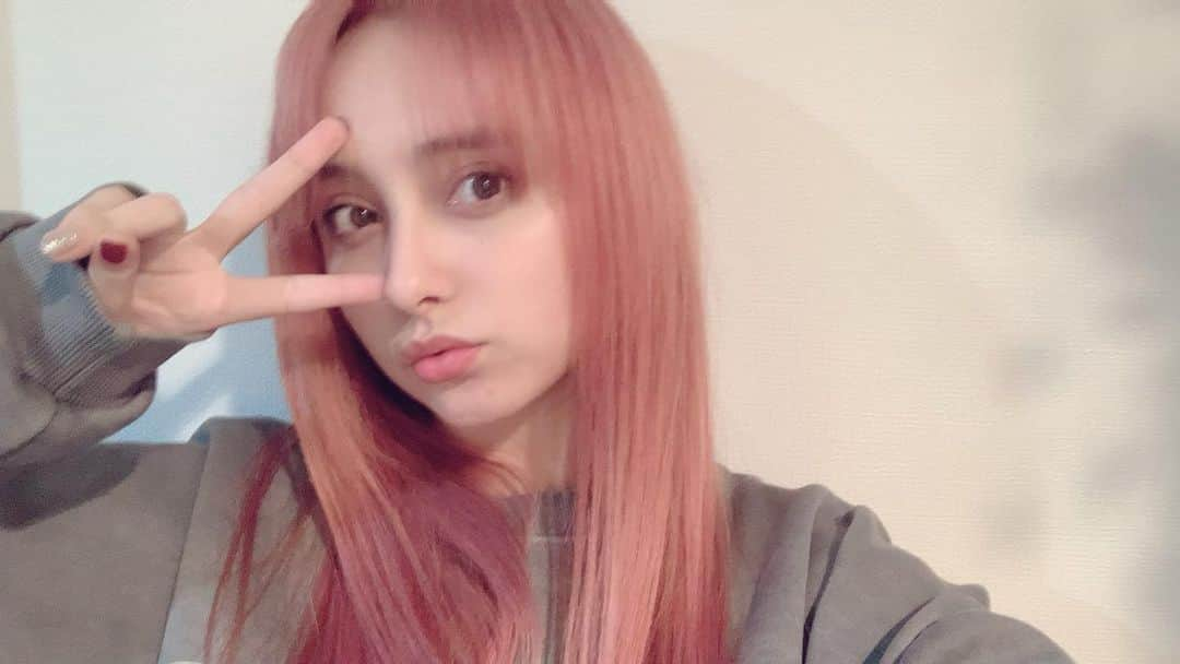 石田ニコルさんのインスタグラム写真 - (石田ニコルInstagram)「Pink again♡  #pinkhair」12月23日 22時25分 - nicole_ishida