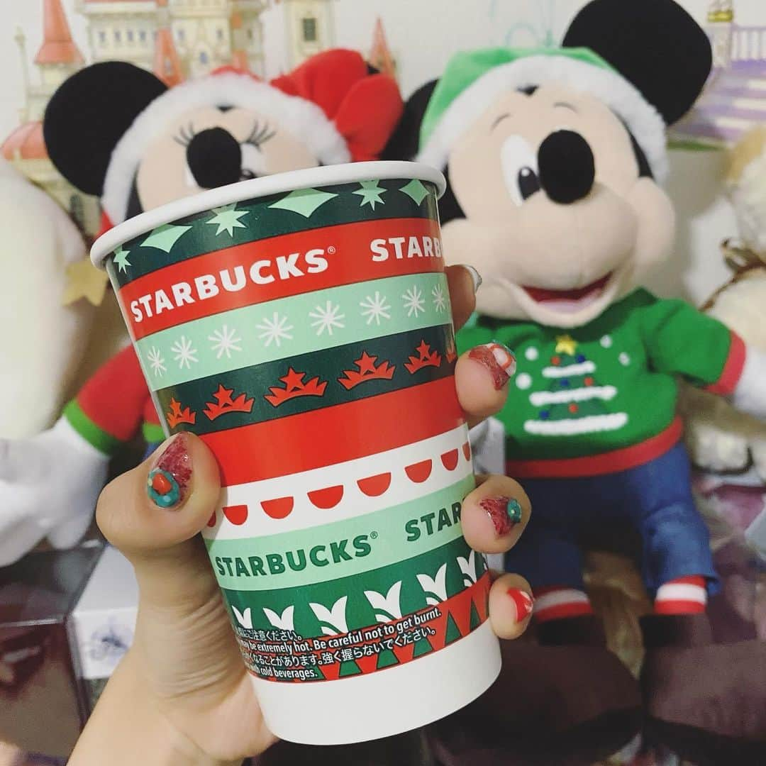 秋山衣梨佳さんのインスタグラム写真 - (秋山衣梨佳Instagram)「☕️🎄🎁  Xmas×coffe❤︎  #starbucks#coffe#cafe#xmas#christmas#スタバ#スターバックス#コーヒー#クリスマス#スターバックスクリスマスブレンド#モカフレーバーコーヒー」12月23日 22時27分 - akiyamaerika