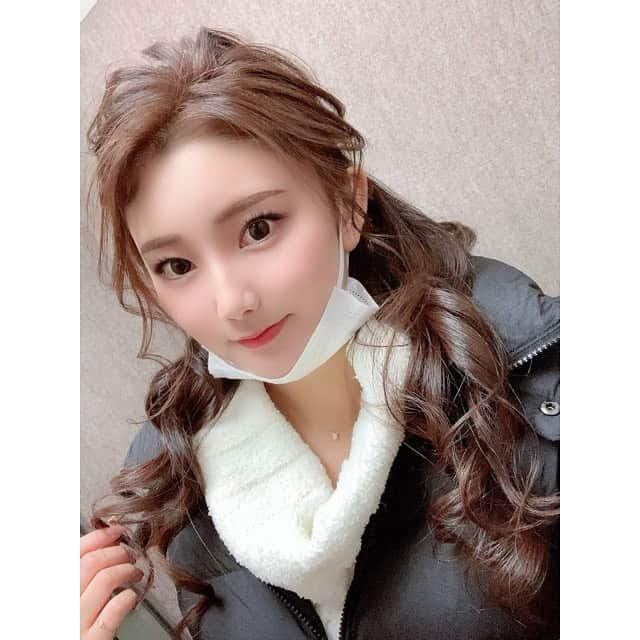 桜庭えれなさんのインスタグラム写真 - (桜庭えれなInstagram)「・ 今年最後の美容室💇🏻‍♀️ 髪とぅるんとぅるんになったぁ🧡  今日はお家でばぶちゃんとまったりdey🐱💕 ・ ・ #北海道#札幌#すすきの#北新地#歌舞伎町#六本木#シャチグループ#キャバ嬢#キャバクラ#ニュークラブ#ドレス#clubleone#レオーネ#桜庭えれな#クリスマス#🎅🏻 #instagood#insteadaily#instalike#instamood#instalove#instafollow#instapic#instaphoto#liks4likes#l４l#follw4follw」12月23日 22時28分 - erena_1102