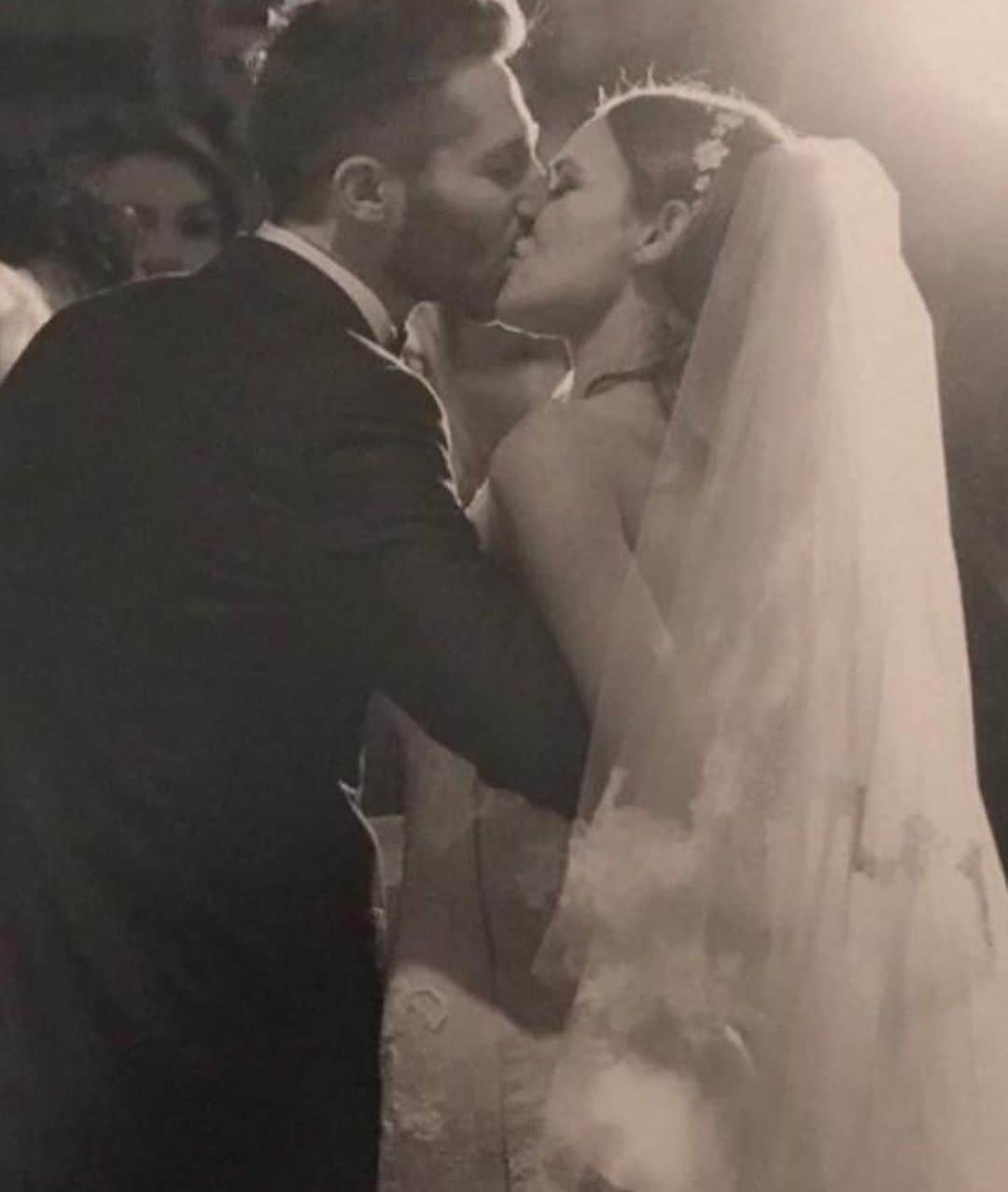 アンドレア・ベルトラッチのインスタグラム：「Felice anniversario amore mio sono già passati 5 anni e da quel giorno guarda cosa siamo diventati ti amo amore sarò sempre al tuo fianco ❤️」