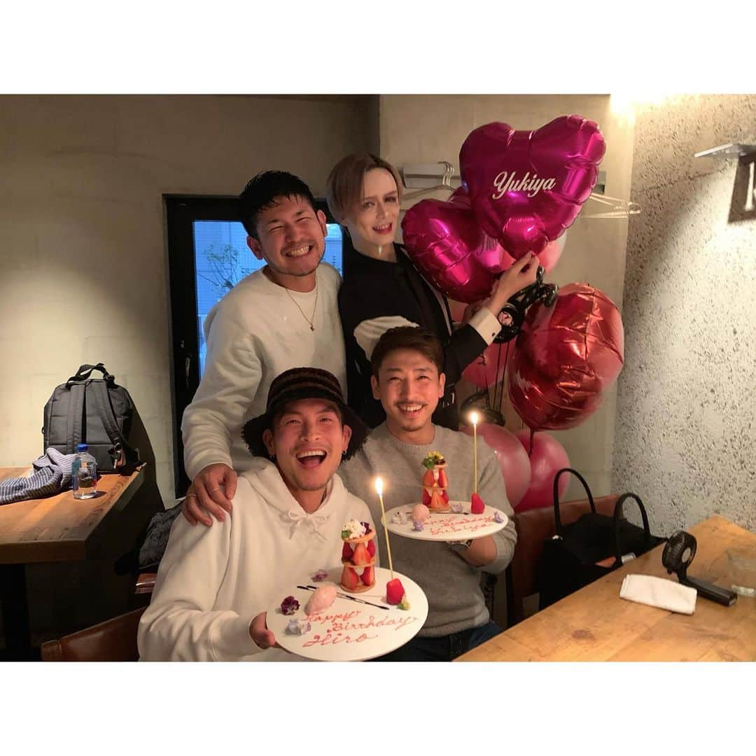 のインスタグラム：「・ 幸也くん&ヒロちゃん お誕生日おめでとうね💕💕💕 しゅーちゃんも色々手伝ってくれてありがと❤︎ 本当に心の綺麗な3人🥺✨ いつも仲良くしてくれてありがとなの🤗 プレゼントも喜んでもらえて良かった💖 良い年にしてね🥂  konelさんのお料理とーっても美味しかった💖 また行きたいです🤗⭐️✨ @konel_shibuya   #happybirthday  #konel #loveu #メイク直しはマストなの」