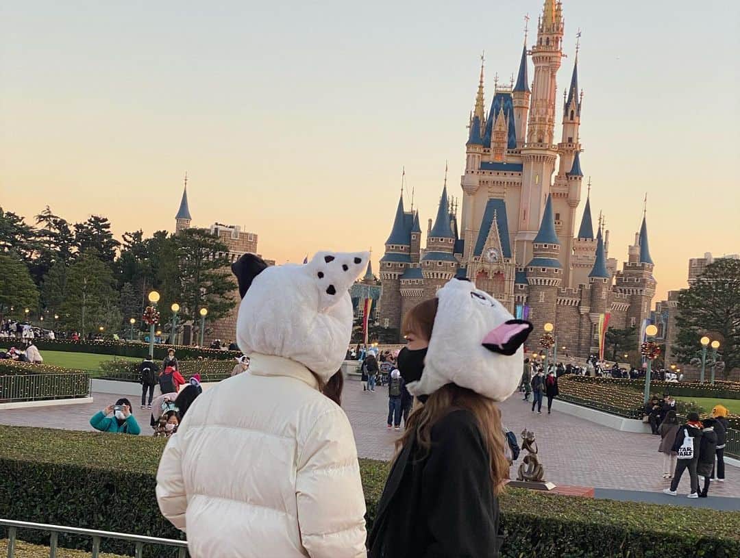 川本莉菜さんのインスタグラム写真 - (川本莉菜Instagram)「やっと行けたディズニー🥺 ほんと楽しかった〜あいしてる〜 . . . . #bff #disneyland #disneychristmas #ad #happyholiday #ディズニーコーデ　#クリスマスディズニー」12月23日 22時36分 - kawamoto.rina