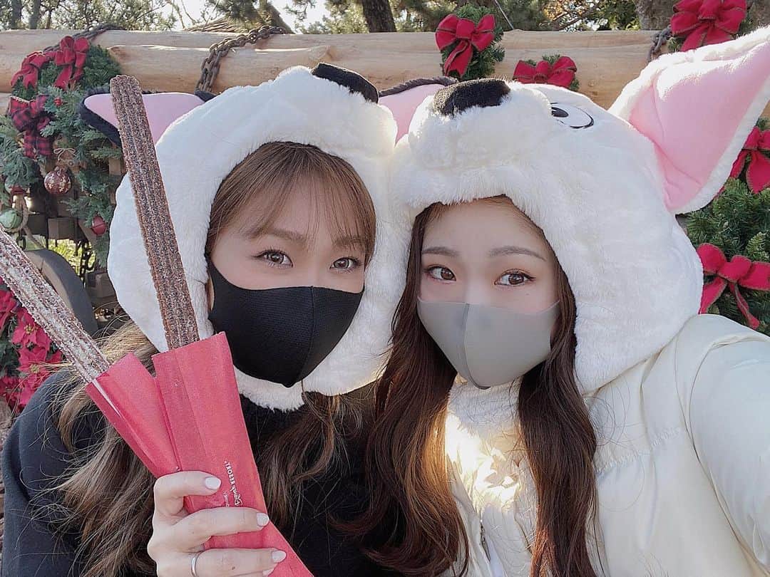 川本莉菜のインスタグラム：「やっと行けたディズニー🥺 ほんと楽しかった〜あいしてる〜 . . . . #bff #disneyland #disneychristmas #ad #happyholiday #ディズニーコーデ　#クリスマスディズニー」