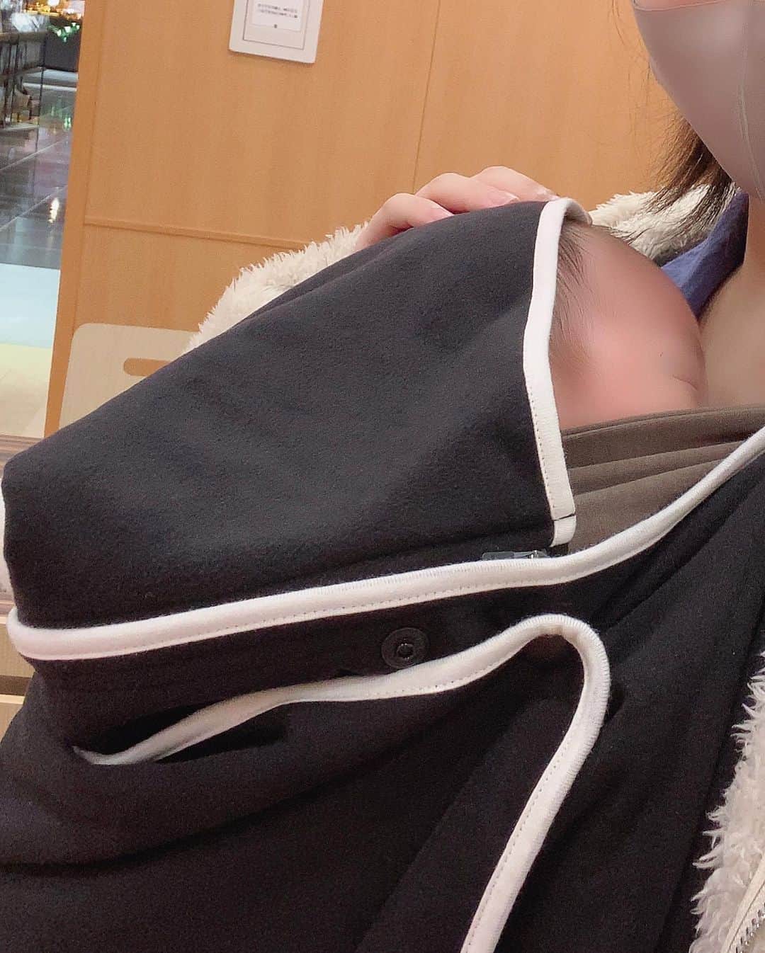 大石ほのかさんのインスタグラム写真 - (大石ほのかInstagram)「今日はらいと初めてのお出かけ✨👶🏻  とーてもお利口さんでした♪  #likeforlike#❤️#いいね#followforfollowback#follow#me#baby#ベビスタグラム#赤ちゃん#男の子ママ#BabyBoy#love#赤ちゃんのいる生活#Instagood#かわいい#dog#犬#宝物#ベビー#家族#family#followｍe#follow4follow#f4f#pretty#cutedog#初めての#男の子#ママスタグラム #ママ」12月23日 22時42分 - 3_11_d_honoka
