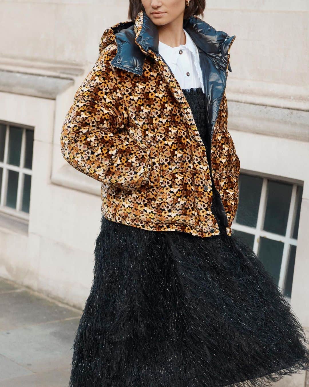 Harrodsのインスタグラム：「There’ll be no going unnoticed with @Moncler’s Daos puffer jacket in your outerwear rotation. In floral velvet, it’s a bold style statement for those long winter walks.  #Harrods #HarrodsFashion #Moncler   Our stores are closed – except for the Food Halls and Pharmacy – but you can still shop remotely through our Personal Shopping service, and online at harrods.com.」