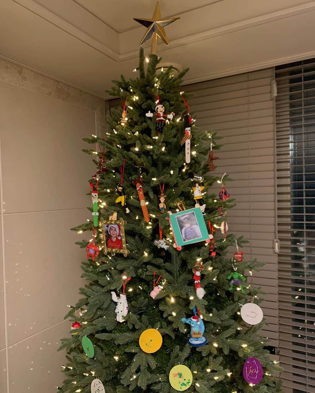 サム・ハミントンのインスタグラム：「All set for Christmas day 크리스마스 위한 준비 됐다」