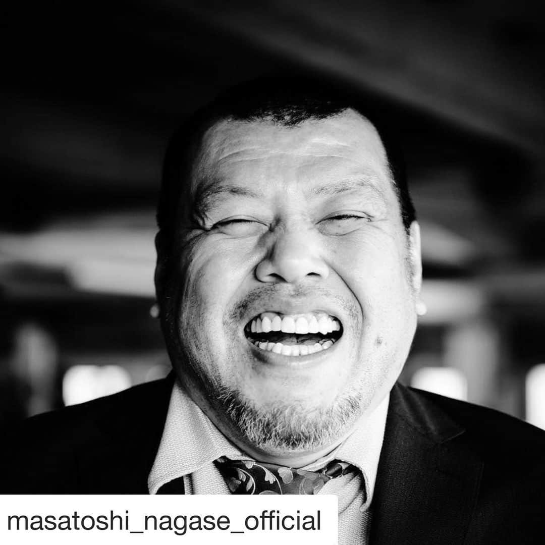 くっきー（川島邦裕）さんのインスタグラム写真 - (くっきー（川島邦裕）Instagram)「#Repost @masatoshi_nagase_official with @get_repost ・・・  ﻿ 《"Smile” from Japan》﻿ ﻿ Photographed by M.Nagase﻿ ﻿ ﻿ くっきー！さん 八変化！﻿ ﻿ ﻿ #Smile #シリーズ #japan #日本﻿ #くっきー！ さん #cookie！﻿ #野性爆弾 #thankyou !! ﻿ #Xmasイブイブ﻿ #staysafe #笑顔 #届きます様に﻿ #永瀬正敏 #masatoshinagase﻿ #masatoshi_nagase_photography﻿ @nikuguso_taro﻿」12月23日 22時48分 - nikuguso_taro