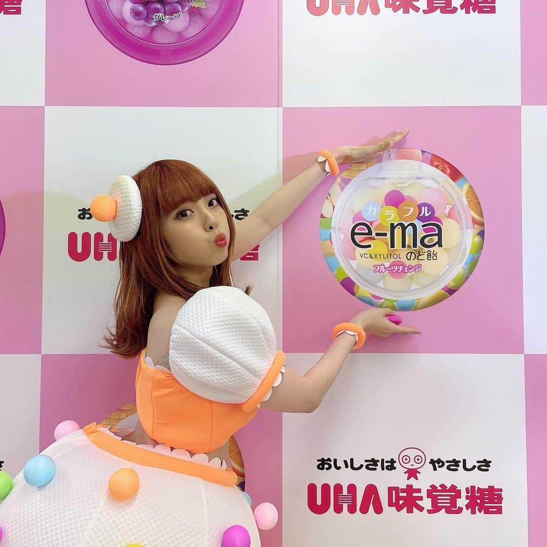 小林弥生さんのインスタグラム写真 - (小林弥生Instagram)「. e-maのど飴フルーツチェンジ🍊🍇🍋🍐🍎 . #uha味覚糖 #飴 #ema #のど飴  #フルーツ #オレンジ #オレンジカラー  #ヘアカラー #オレンジヘアー」12月23日 22時53分 - yaaachan_k