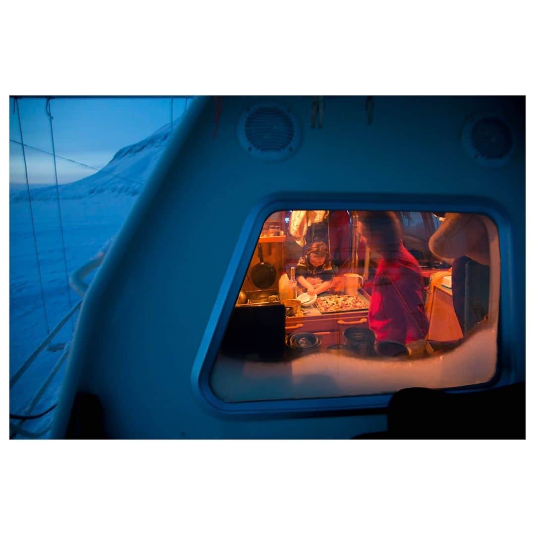 Magnum Photosさんのインスタグラム写真 - (Magnum PhotosInstagram)「“It is the window that perhaps proves the best portal for winter’s many contrasts...In @jeangaumy’s photos taken on polar yacht Le Vagabond, the icy blue Arctic surrounds a small, saturated square of light: the yacht’s inhabitants pictured safe and warm in the heart of an inhospitable environment.” - @rosalindjana⁠ .⁠ We explore the line between warmth and cold, between light and dark, between ease and perseverance through the work of Magnum photographers.⁠ .⁠ See more wintery images at the link in bio.⁠ .⁠ PHOTO: The Arctic. It is minus 45°C outside and, on average, 12°C to 14°C inside. At the present time, generators are switched on during a moment to refill accumulators, and so raising the temperature of the ship. It requires a very meticulous attention of fuel expenses.⁠ .⁠ © @jeangaumy/#MagnumPhotos」12月23日 23時02分 - magnumphotos