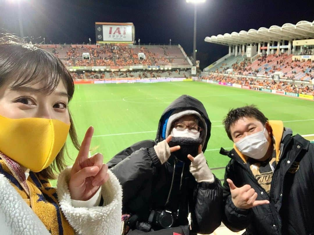 峰麻美のインスタグラム：「⚽️時差スタグラム⚽️  UPし忘れてた清水戦のやつ🗻  いつもお世話になってるご夫婦とプチ遠征で、大好きな富士山もばっちり見れたからめちゃ幸せ🙆‍♀️  #soccer #football #jleague #spulse #vegalta #mtfuji  #iaiスタジアム日本平  #清水エスパルス #ベガルタ仙台 #ベガサポ #アウェイ遠征 #富士山大好き芸人」