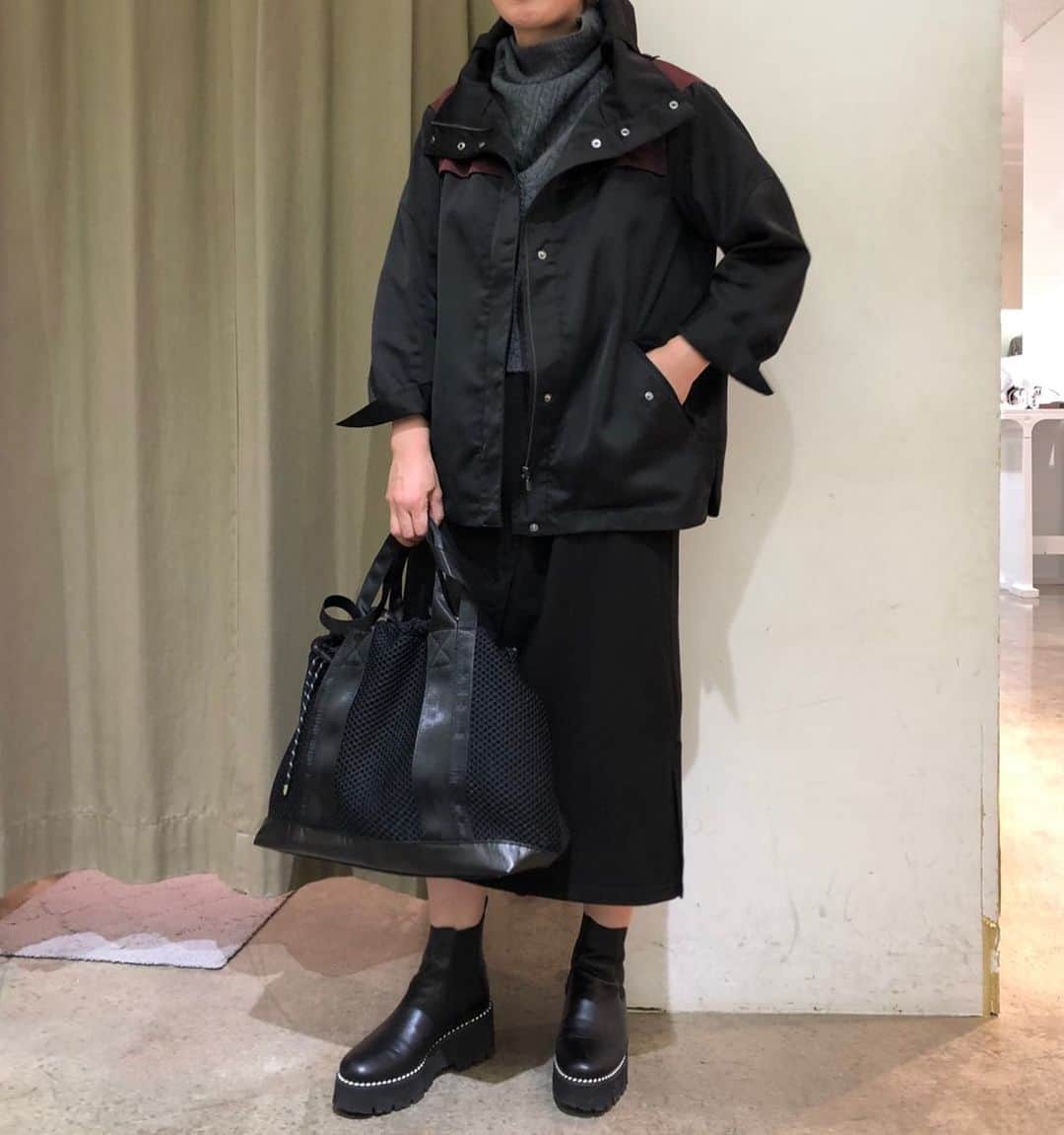 GATHER yamatoのインスタグラム：「. 冬は！ブルゾンも変化のある デザイン性高めアイテムが新鮮です👍✨ ニットポンチョとワンピースのコーデに 悩まなくて良い！ twin set one-pieceを合わせて♡  ATSURO TAYAMA ブルゾン¥39,000+tax▷(３０%OFF) ATSURO TAYAMA ツイン・セットワンピース 29,000+tax▷(３０%OFF) バック/¥10,780(tax﻿in)  ・ ーーーーーーーーーーーーー ・ #gather#GATHER大和 #ギャザー #佐賀 #大和#code#fashion#ootdfashion#セレクトショップ #モード#ATSUROTAYAMA#syuri.」