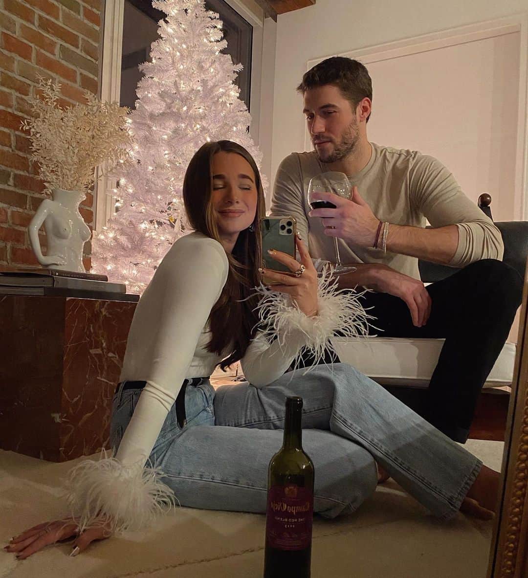 We Wore Whatのインスタグラム：「Holidays at home with @campoviejousa 🥰 friendly reminder to check in with your friends and family this week, and most importantly - yourself. Let someone know you’re thinking of them ❤️ #ad」