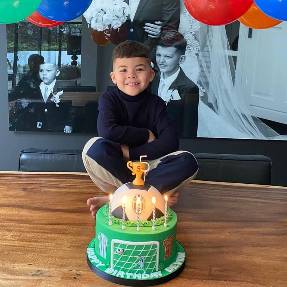 パトリック・ファン・アーンホルトのインスタグラム：「Happy 5th Birthday 💙🎂」