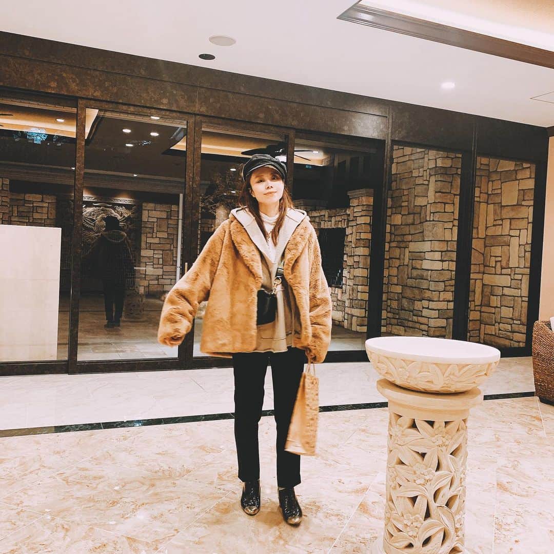 澤辺美香さんのインスタグラム写真 - (澤辺美香Instagram)「お酒飲めないが今日はイブイブなので、、、♡  ワイン🍷を買ってみたりしましたよ♡  #私服#私服コーデ #アウター #アウターコーデ #cityshop#クリスマスイブイブ#エコファー」12月23日 23時22分 - mikasawabe