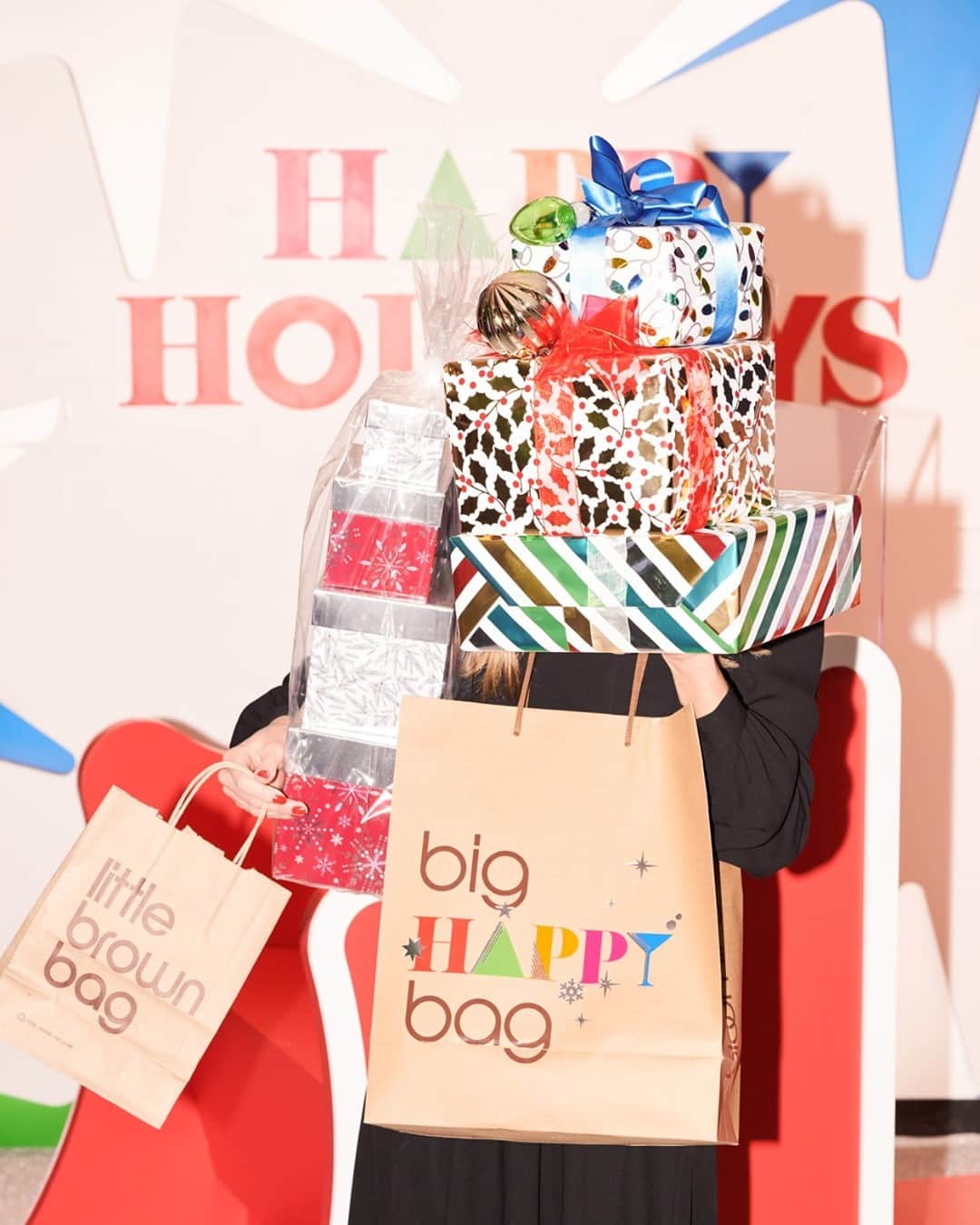 Bloomingdale'sのインスタグラム：「When you realize Christmas is in two days... 😬🛍️ Don't panic, procrastinators: There's still time to get your gifts with curbside pickup and same-day delivery (available in select locations). Just filter products by "Pick Up at Store" or "Same Day Delivery" on the left hand side of your screen while you're browsing!」