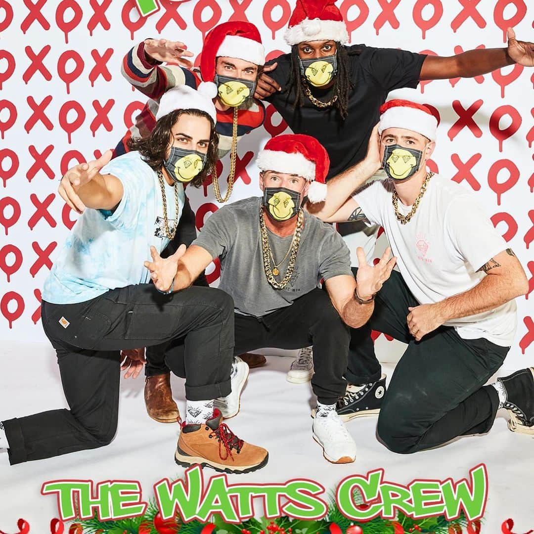 のインスタグラム：「Massive Happy Holidays shout out .... to and from the watts crew . Thanks for all the support it means the world to us .  See you all in the new year sometime soon stay heathy .  #happyholidays #goodwill  #love #support #wattscrew #benwatts  #happyholidayseveryone」
