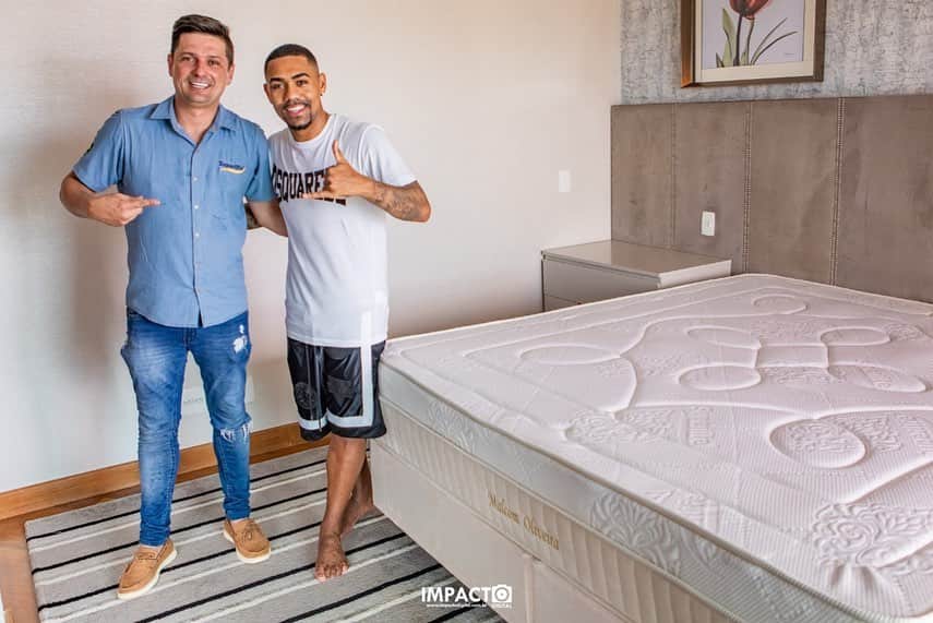 マウコム・フィリペ・シウヴァ・デ・オリヴェイラのインスタグラム：「Cheguei no Brasil e a galera  da @superlifecolchoes veio em casa pra deixar meu sono melhor , para mim o melhor colchão do mundo, super indico ! Obrigado pela moral TMJ 👊🏾」