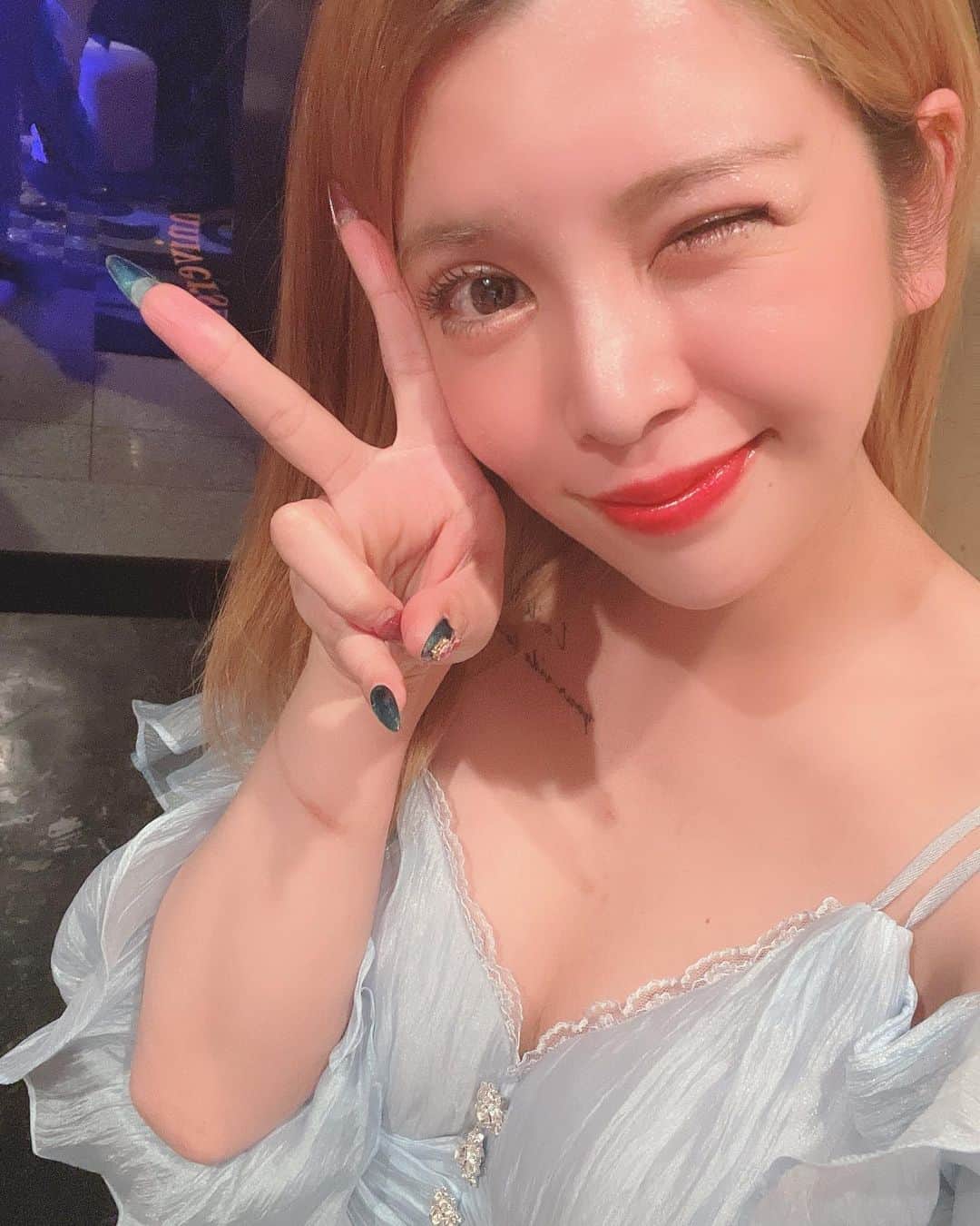 坂口杏里のインスタグラム：「体入入店祝い、 お待ちしてます❤️❤️❤️  久々ドレスにヒール👗👠 club  SLOW 新宿区歌舞伎町1-9-6 三経32ビル3F 0332008522  是非遊びに来てねん😊👗 ちなみにBARカシェットも 掛け持ちですが、 SLOWに力を入れたいので  みなさん応援しにきてくれたらありがたいです😢✨」
