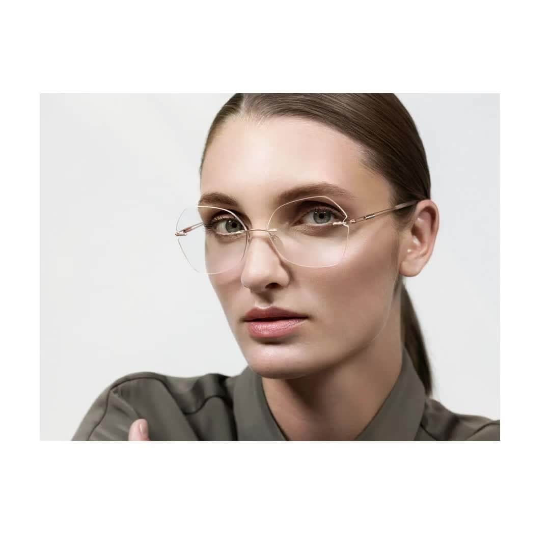 シルエットのインスタグラム：「Delicate crystals are appliqued to the inner and outer edge of each temple, creating an alluring radiance when caught in the light. Featuring: TNG Crystals 5551⁠ .⁠ .⁠ .⁠ #silhouetteeyewear #tryitwearitloveit #eyeweardesign #luxuryeyewear #fashioneyewear #opticalframes」