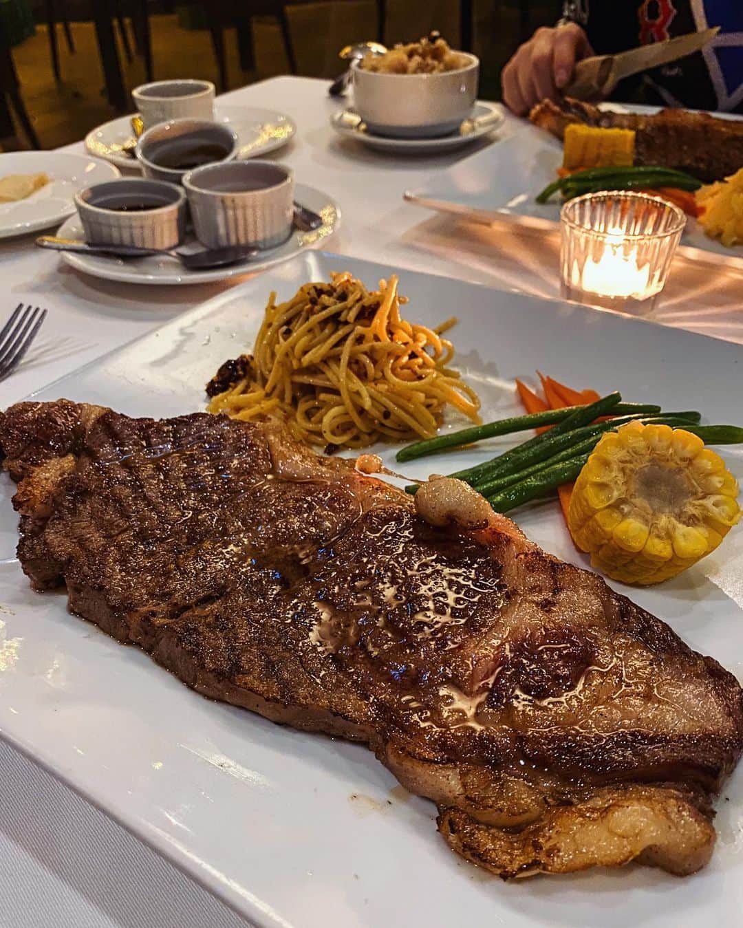 Coleen Garciaさんのインスタグラム写真 - (Coleen GarciaInstagram)「Date nights are as rare as my steak! 🥩 It’s our first time chilling out of the house together without Amari, since he sleeps for about five hours or more around this time now! (Yay)  So happy we decided to eat here! The steak is always amazing. 😩❤️ Paid with @lyka.global gems for a smooth, contact-less transaction! 💎」12月23日 23時55分 - coleen