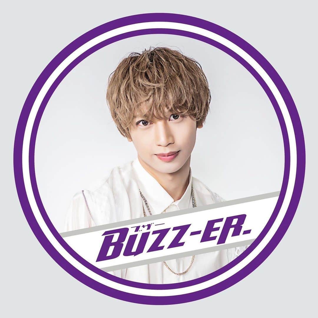 BUZZ-ER.のインスタグラム：「🎄Chúc Mừng Giáng Sinh 🎅 #xmas  @haupika_bw」