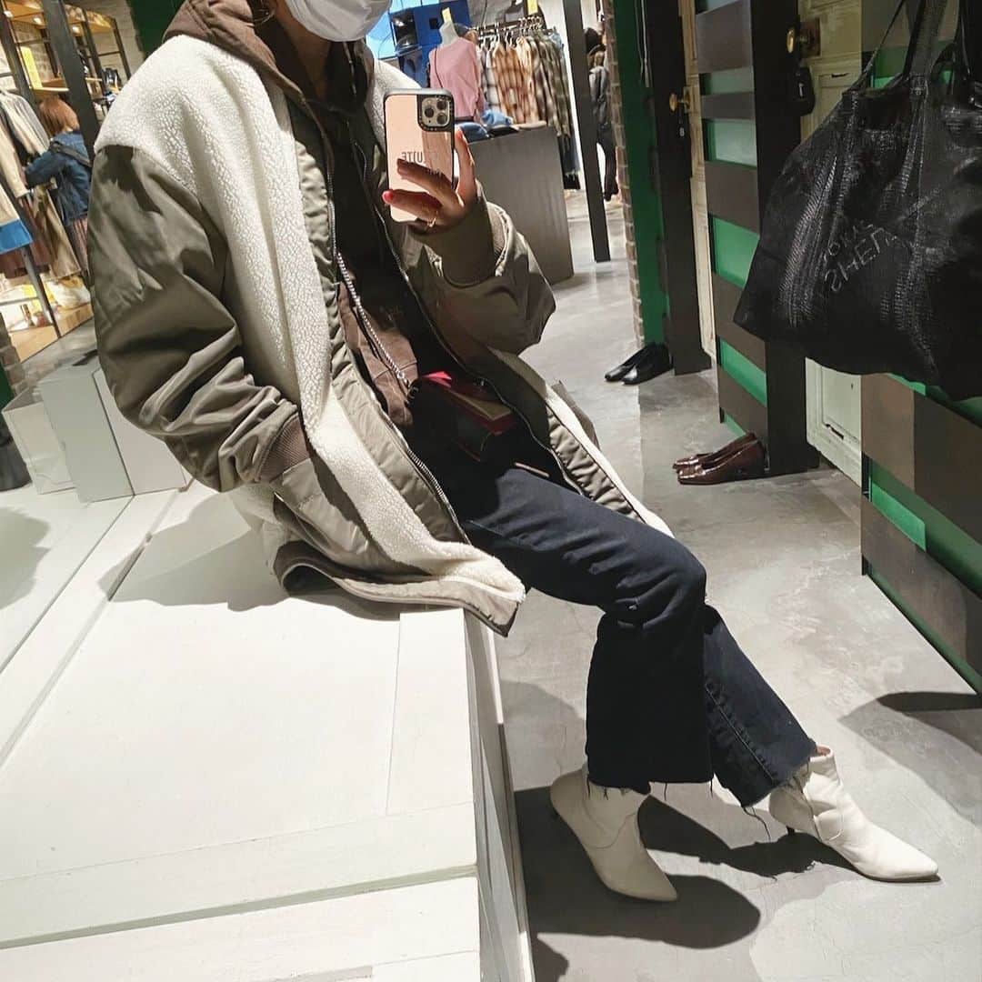 のインスタグラム：「. . 我ながら、今日は気付いたらメンズのようだった😂👖 . . . . . . #カジュアルコーデ #デニムコーデ #大人カジュアル #せめてブーツでよかった」