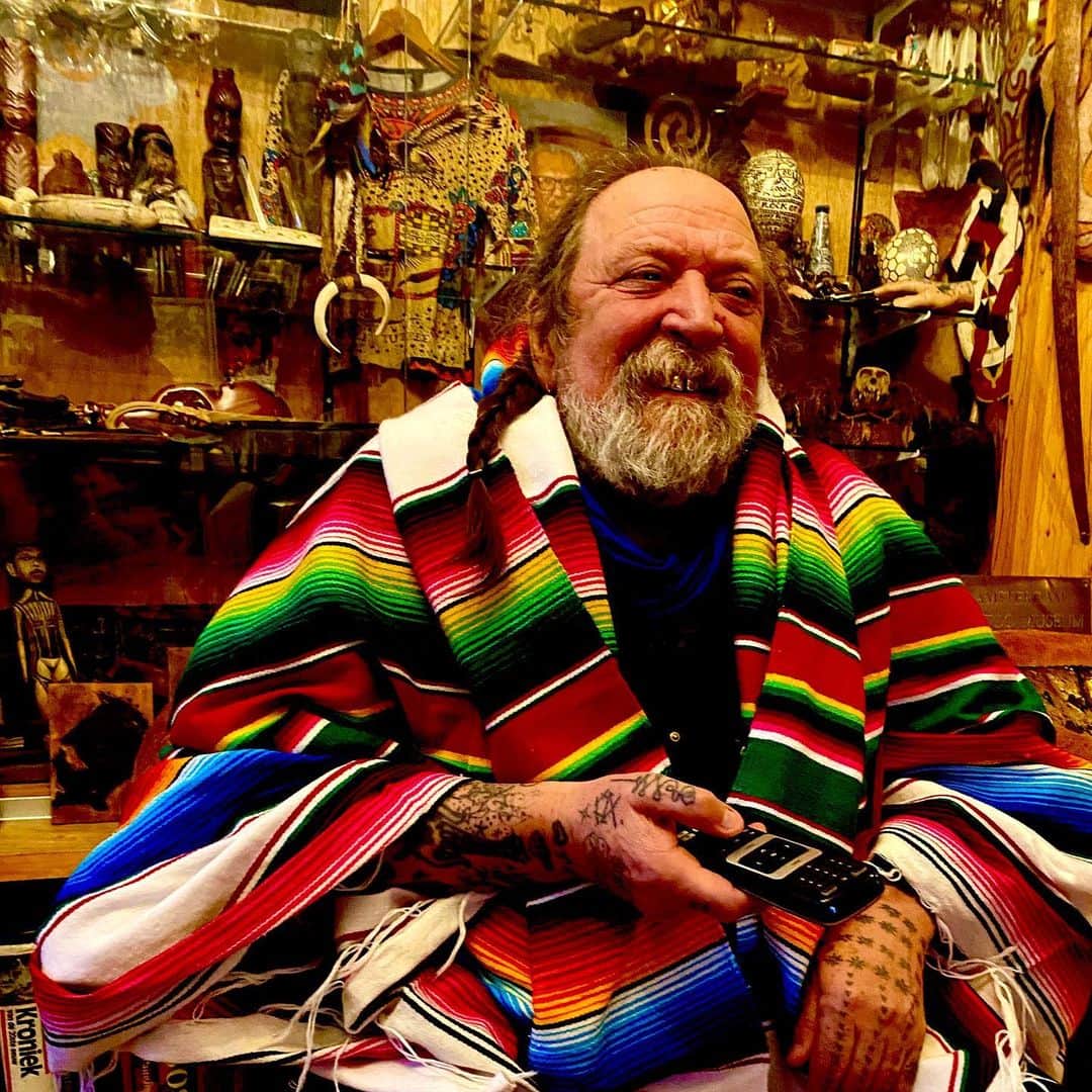アムステルダム・タトゥー・ミュージアムのインスタグラム：「Chief hewhomwachesrv」