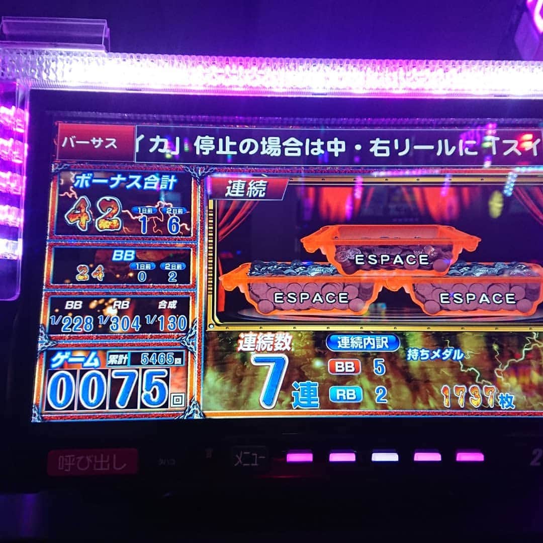 長塚全さんのインスタグラム写真 - (長塚全Instagram)「設定上っぽいバーサスに21:40に座って一時間。バーサス、いい台だなあ。 #パチスロ #バーサス #スランプグラフ」12月24日 0時11分 - zen_nagatsuka
